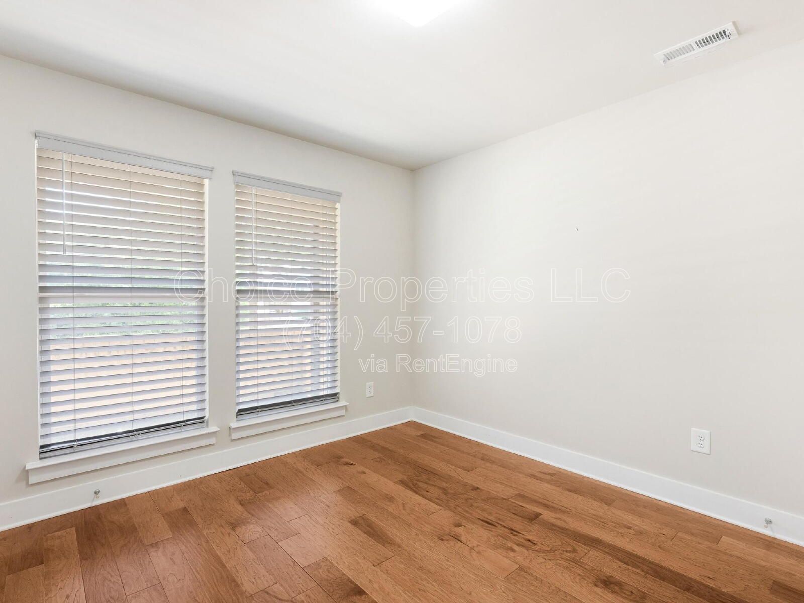 Spacious 3-Bed Condo Retreat with 3.5 Baths in Prime Charlotte Location – 2070 Sq Ft of Modern Living! property image