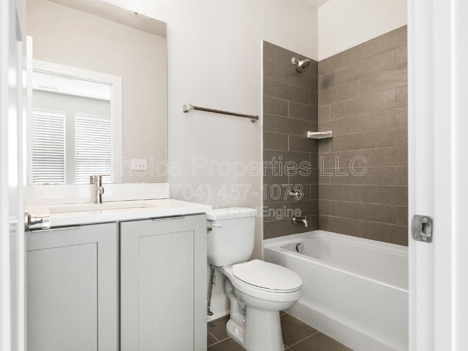Spacious 3-Bed Condo Retreat with 3.5 Baths in Prime Charlotte Location – 2070 Sq Ft of Modern Living! property image