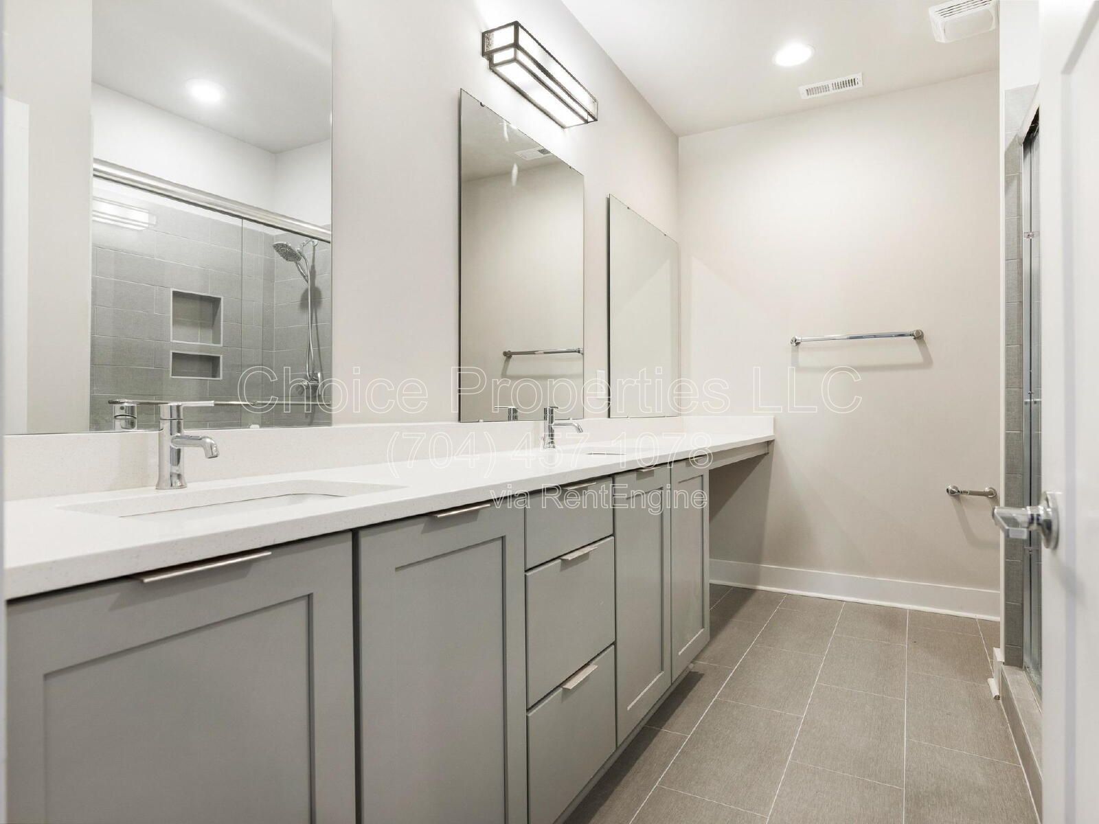 Spacious 3-Bed Condo Retreat with 3.5 Baths in Prime Charlotte Location – 2070 Sq Ft of Modern Living! property image