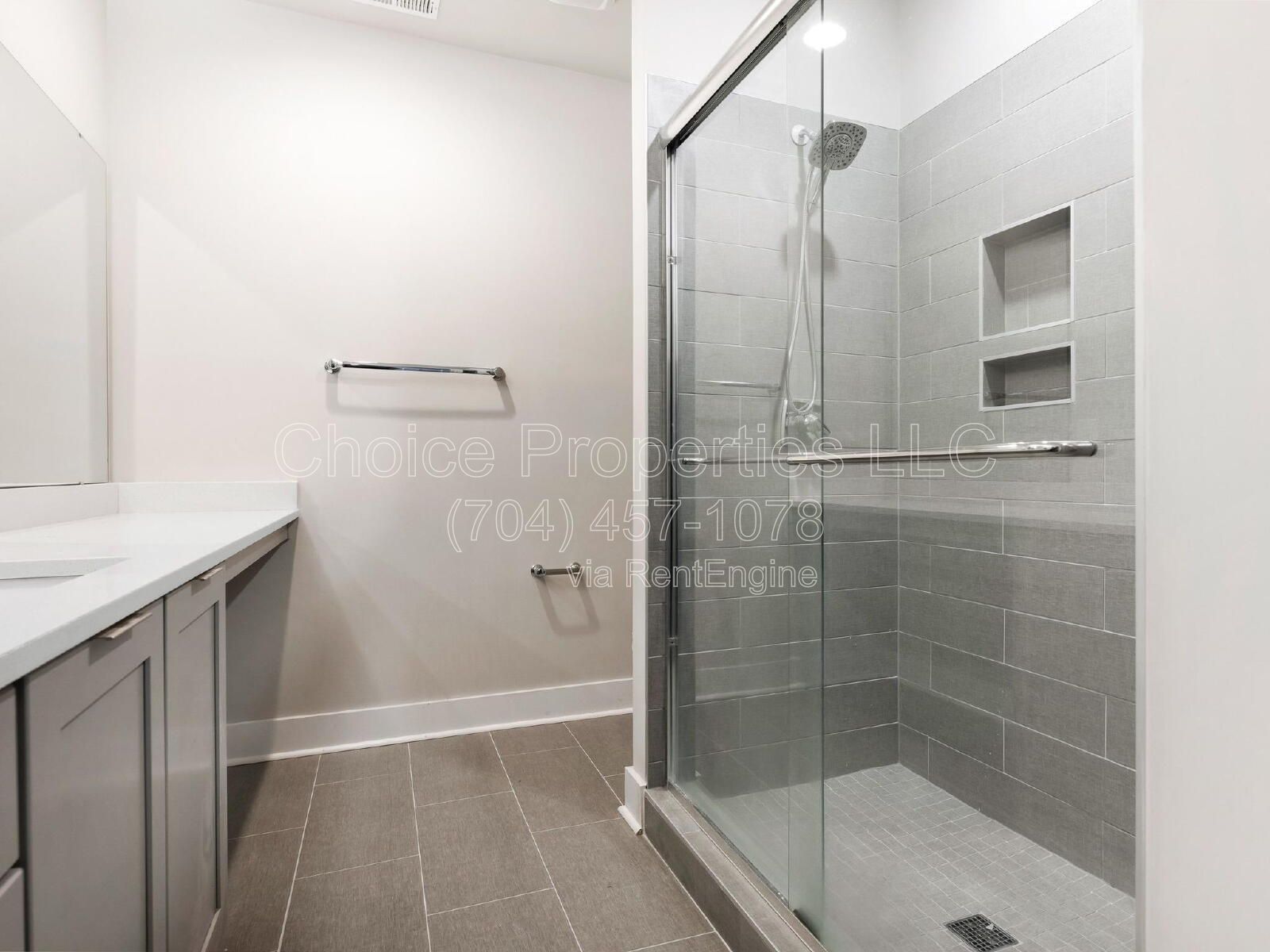 Spacious 3-Bed Condo Retreat with 3.5 Baths in Prime Charlotte Location – 2070 Sq Ft of Modern Living! property image