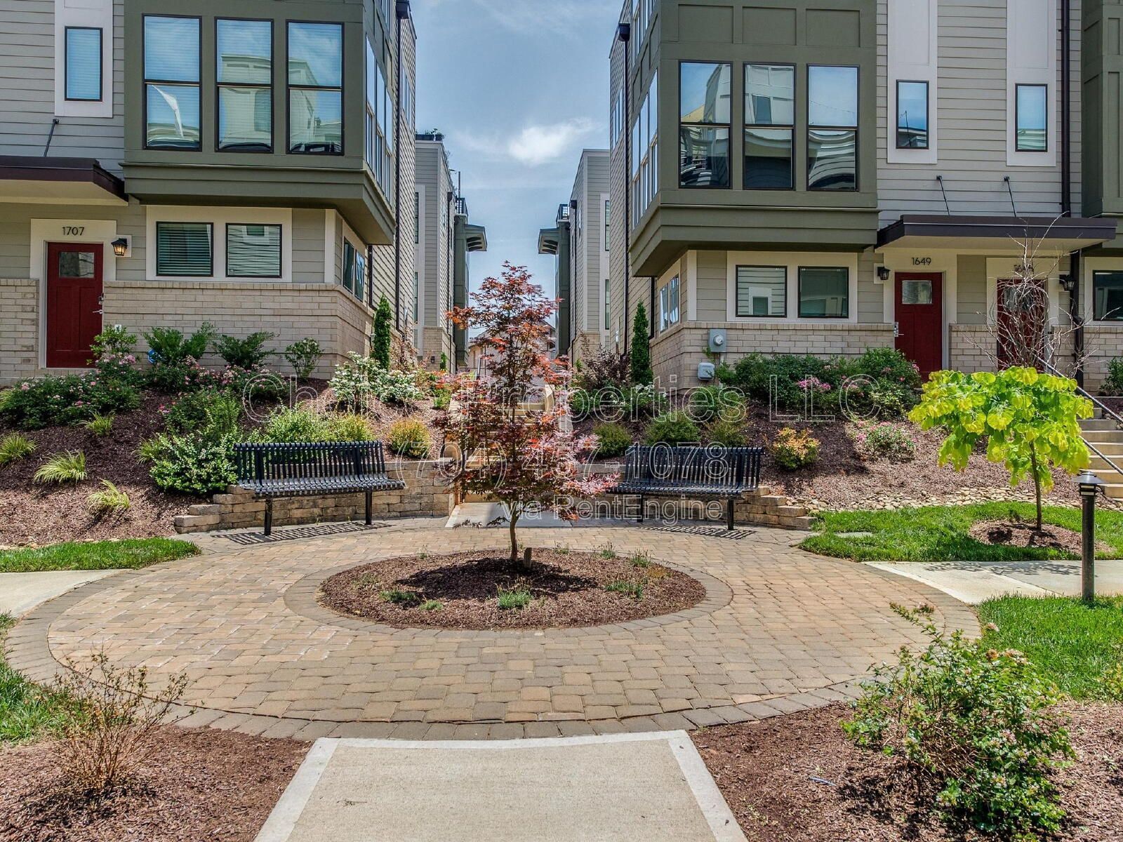 Spacious 3-Bed Condo Retreat with 3.5 Baths in Prime Charlotte Location – 2070 Sq Ft of Modern Living! property image