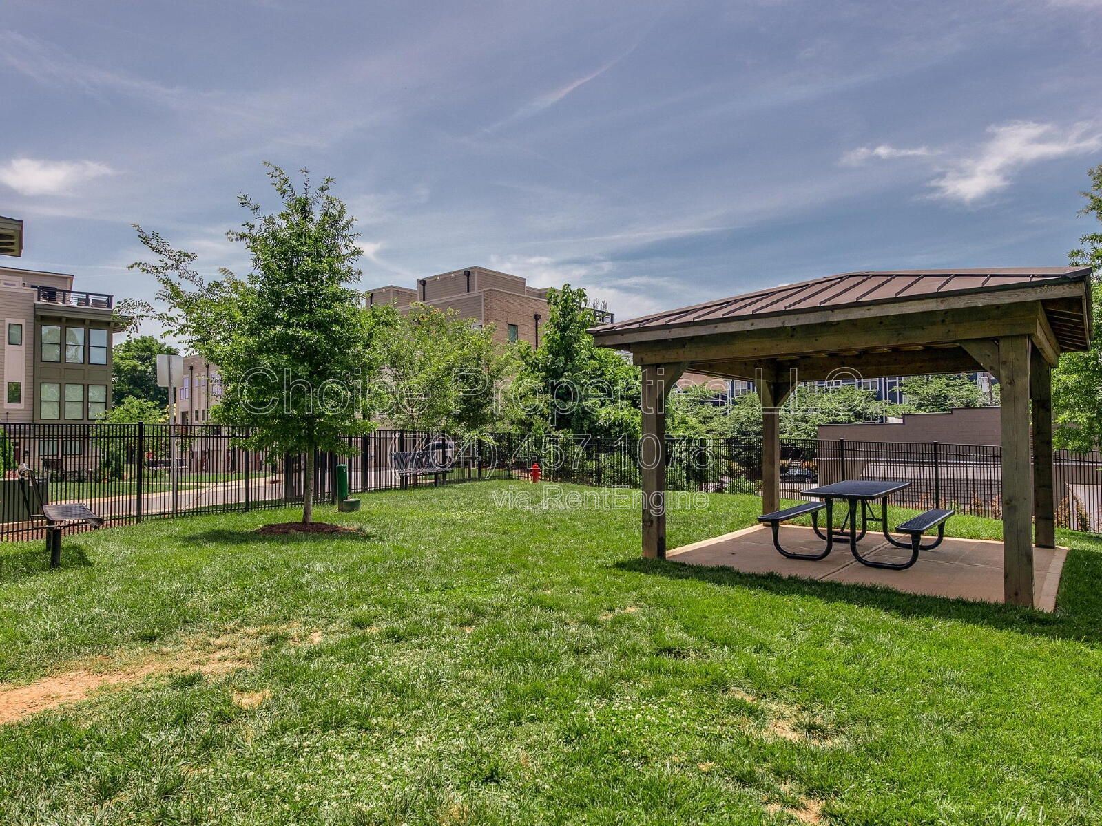 Spacious 3-Bed Condo Retreat with 3.5 Baths in Prime Charlotte Location – 2070 Sq Ft of Modern Living! property image